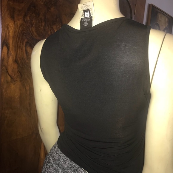 Versace - Picture 2 of 4